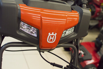 Обзор снегоуборщика Husqvarna ST 230P