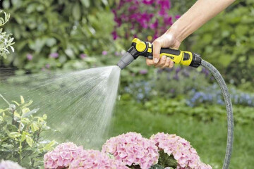 Орошение: дождеватели, поливочные пистолеты, садовые шланги, насосы.