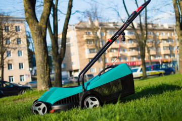 Обзор электрической газонокосилки Bosch Rotak 32. Хит продаж!