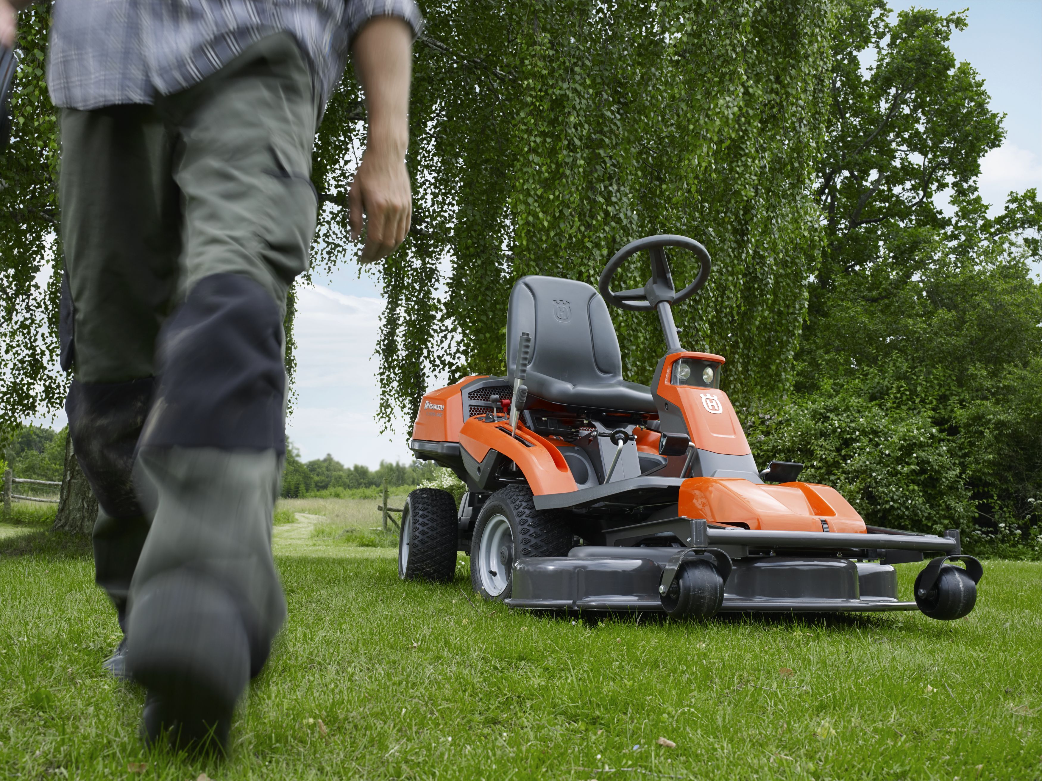 Садовый мини-трактор Husqvarna R 316T AWD
