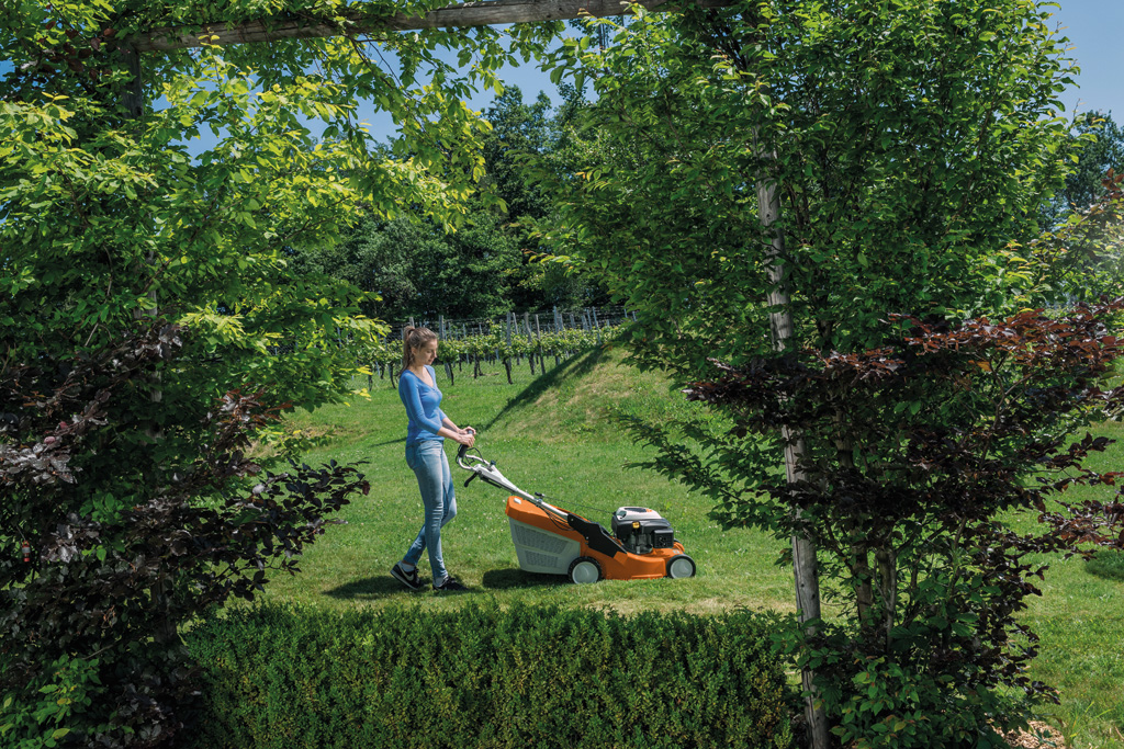 Бензиновая газонокосилка STIHL RM 650 VS