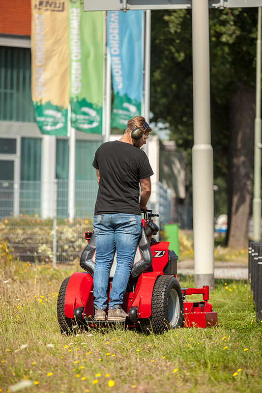 Газонокосилка с нулевым радиусом разворота Ferris SRS Z1