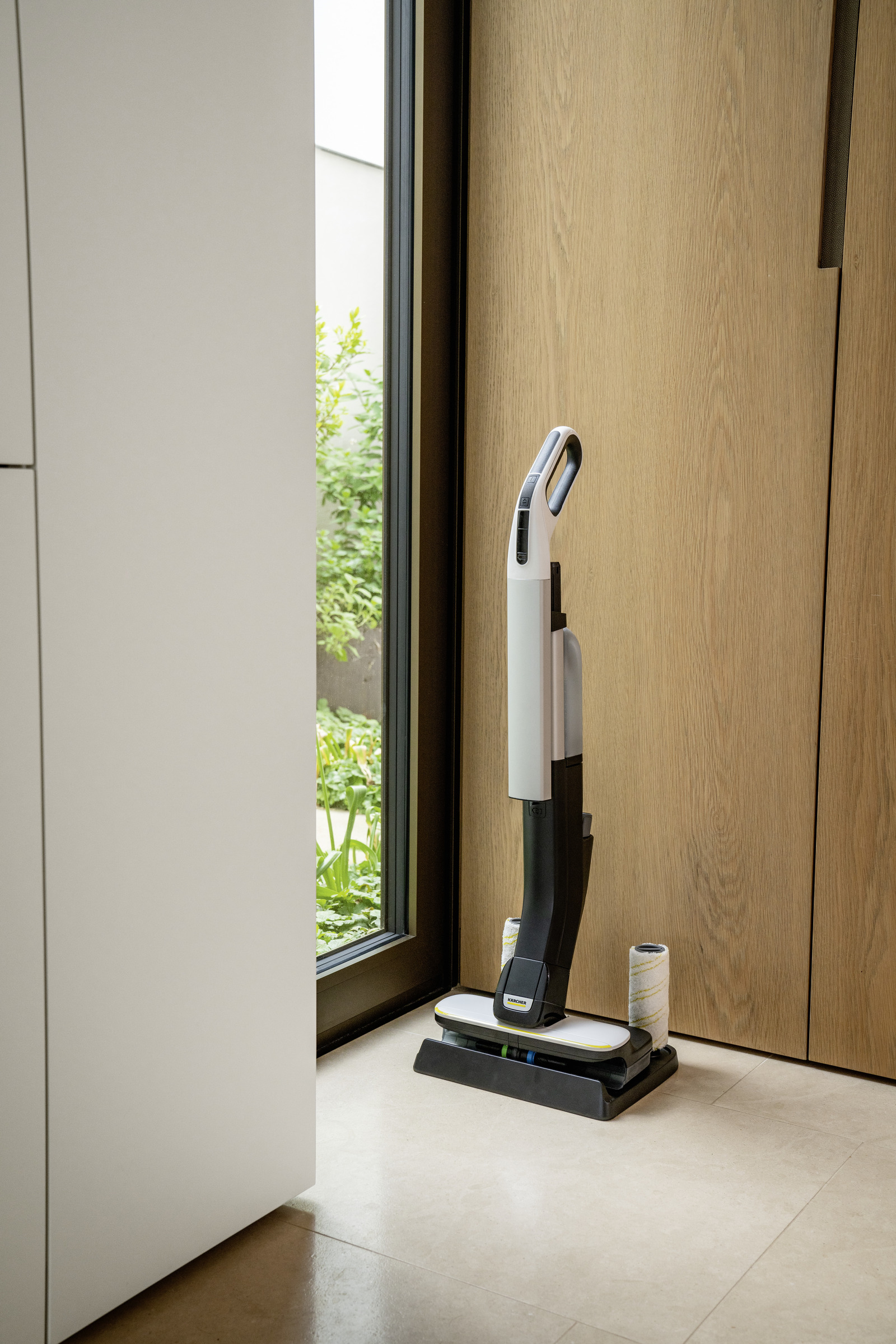 Вертикальный пылесос Karcher FC 4-4 BATTERY SET