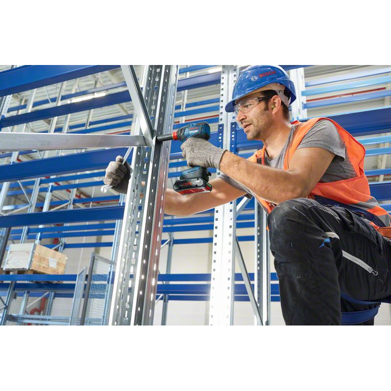 Аккумуляторный ударный гайковерт BOSCH GDX 18V-200 C в кор. + комплект аккумуляторов и З/У