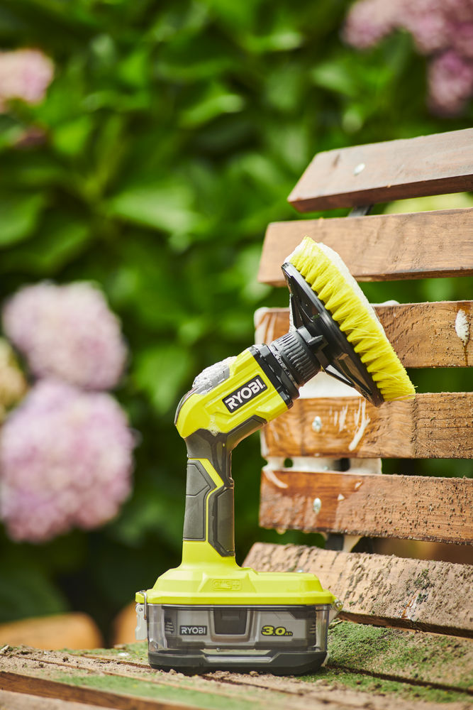 ONE + / Щеточная машина RYOBI R18CPS-0 (без батареи)