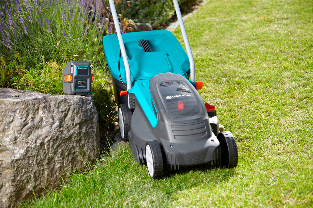 Комплект Gardena - Газонокосилка аккумуляторная PowerMax Li-40/32 + Мойка высокого давления аккум. AquaClean Li-40/60