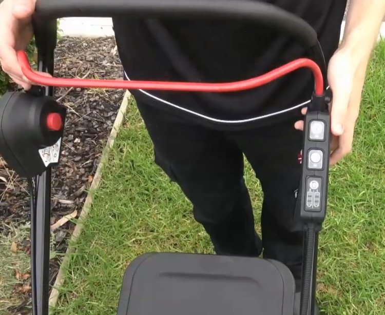 Газонокосилка аккумуляторная MAKITA DLM 460 Z + АКЦИЯ (BL1850B 2 шт.)