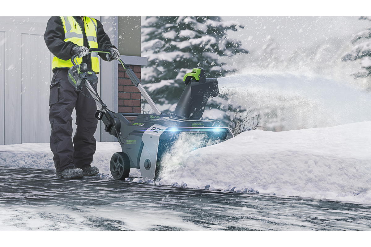 Снегоуборщик аккумуляторный Greenworks GD82STK5