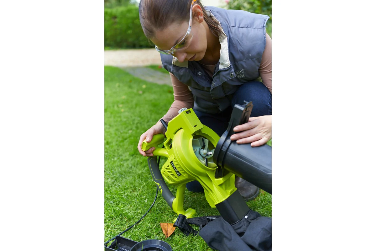 Электрическая воздуходувка Ryobi RBV3000CSV