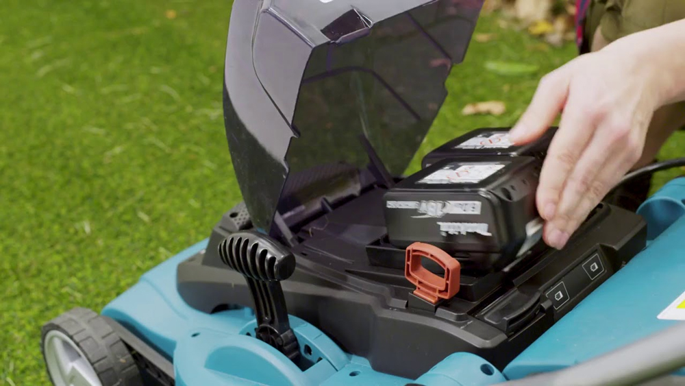 Аккумуляторная газонокосилка Makita DLM380Z