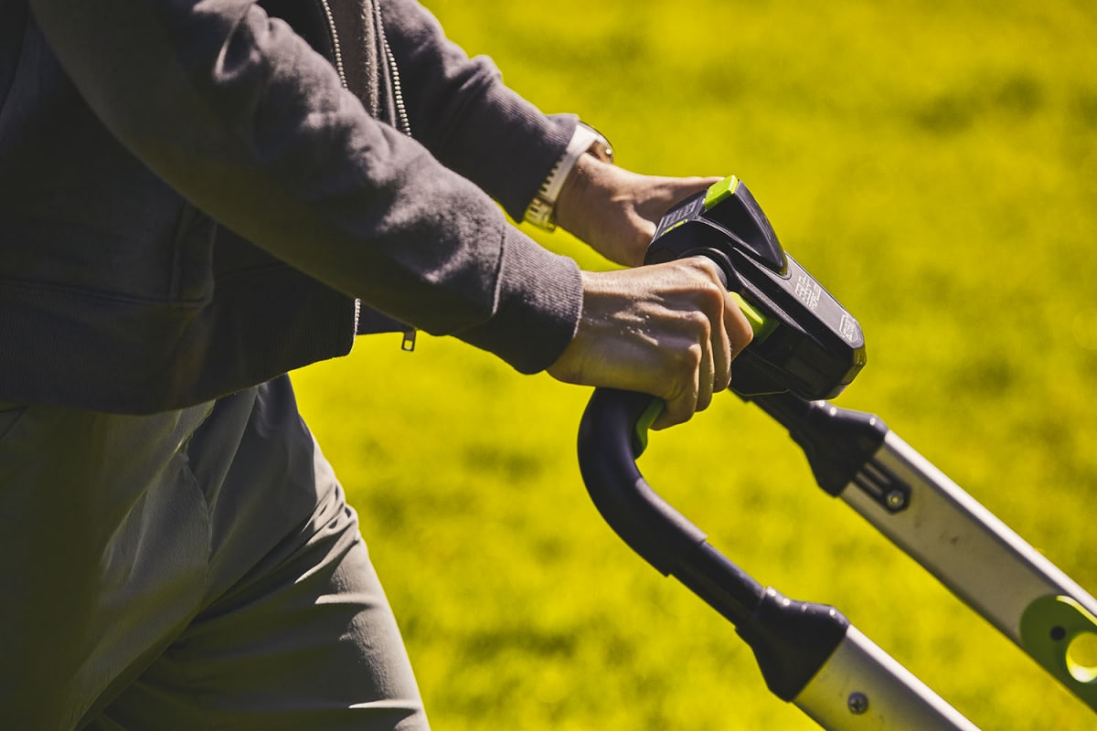 Аккумуляторная самоходная газонокосилка Greenworks GD40LM48SP