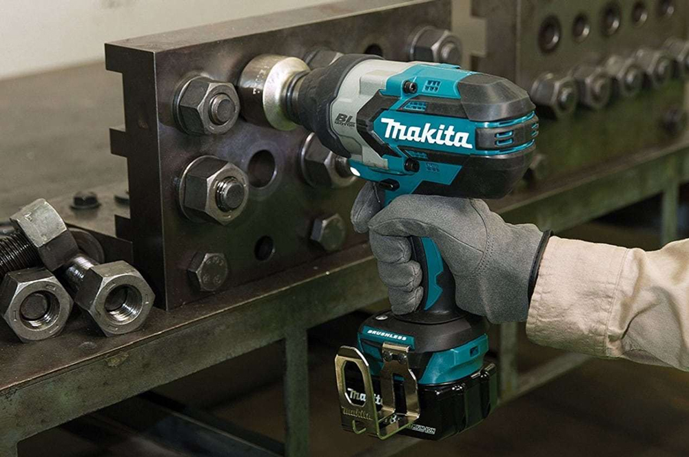 Аккум. ударный гайковерт MAKITA DTW 1001 Z в кор.