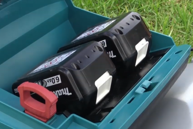 Газонокосилка аккумуляторная MAKITA DLM 460 Z + АКЦИЯ (BL1850B 2 шт.)